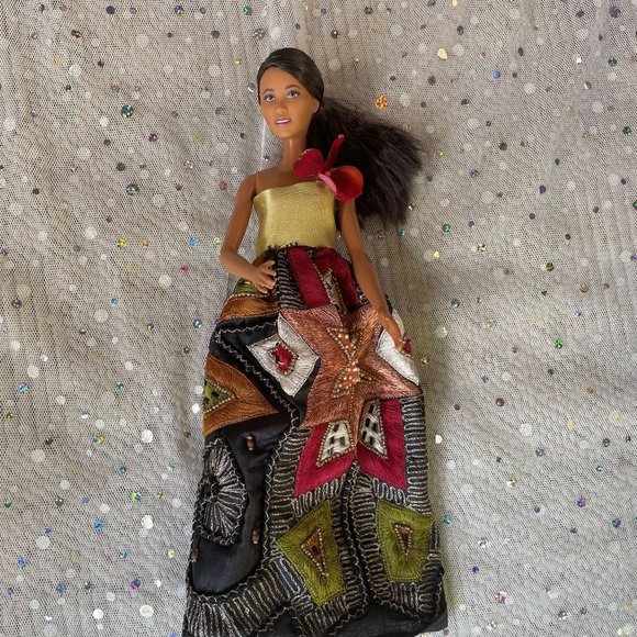 Set of Two Barbie Dolls with Change of Evening Gowns - Picture 5 of 7